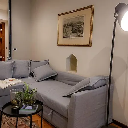 Cozy In San Frediano Apartment